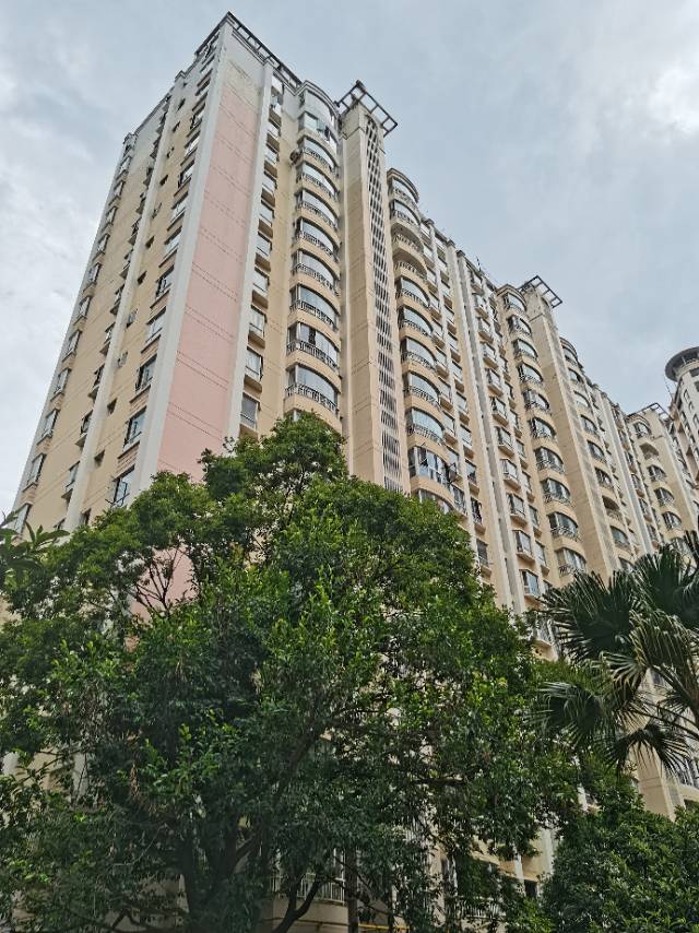 五华区 书香门第 4室2厅3卫 157㎡ 朝南 精装 155万