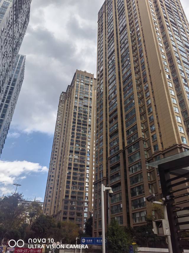 盘龙区 万彩城 5室2厅3卫 146㎡ 西南 毛坯 130万 - 图片1