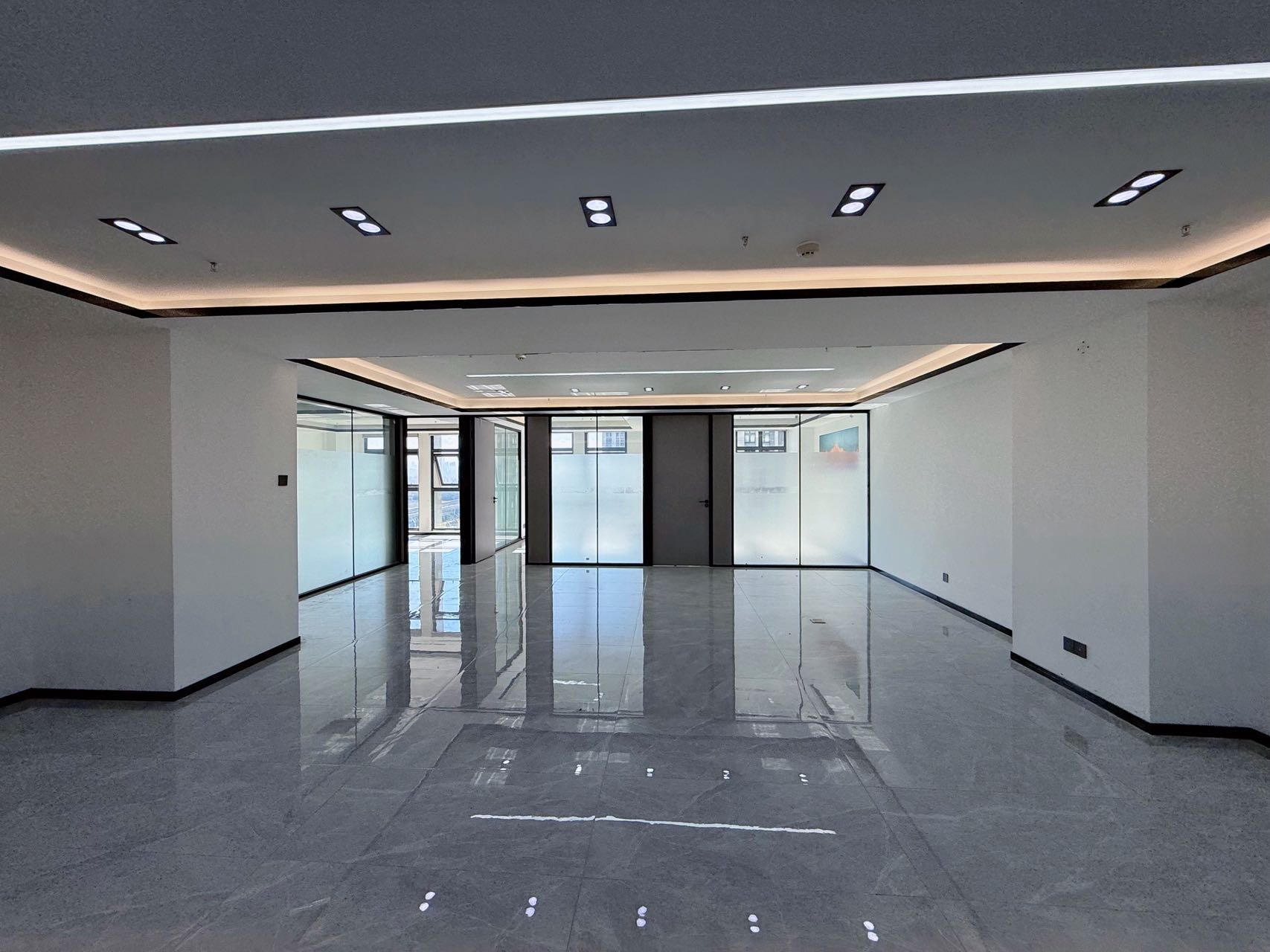 官渡区 千云荟商务中心 4室1厅1卫 240㎡ 朝南 精装 6000元/月 - 图片3