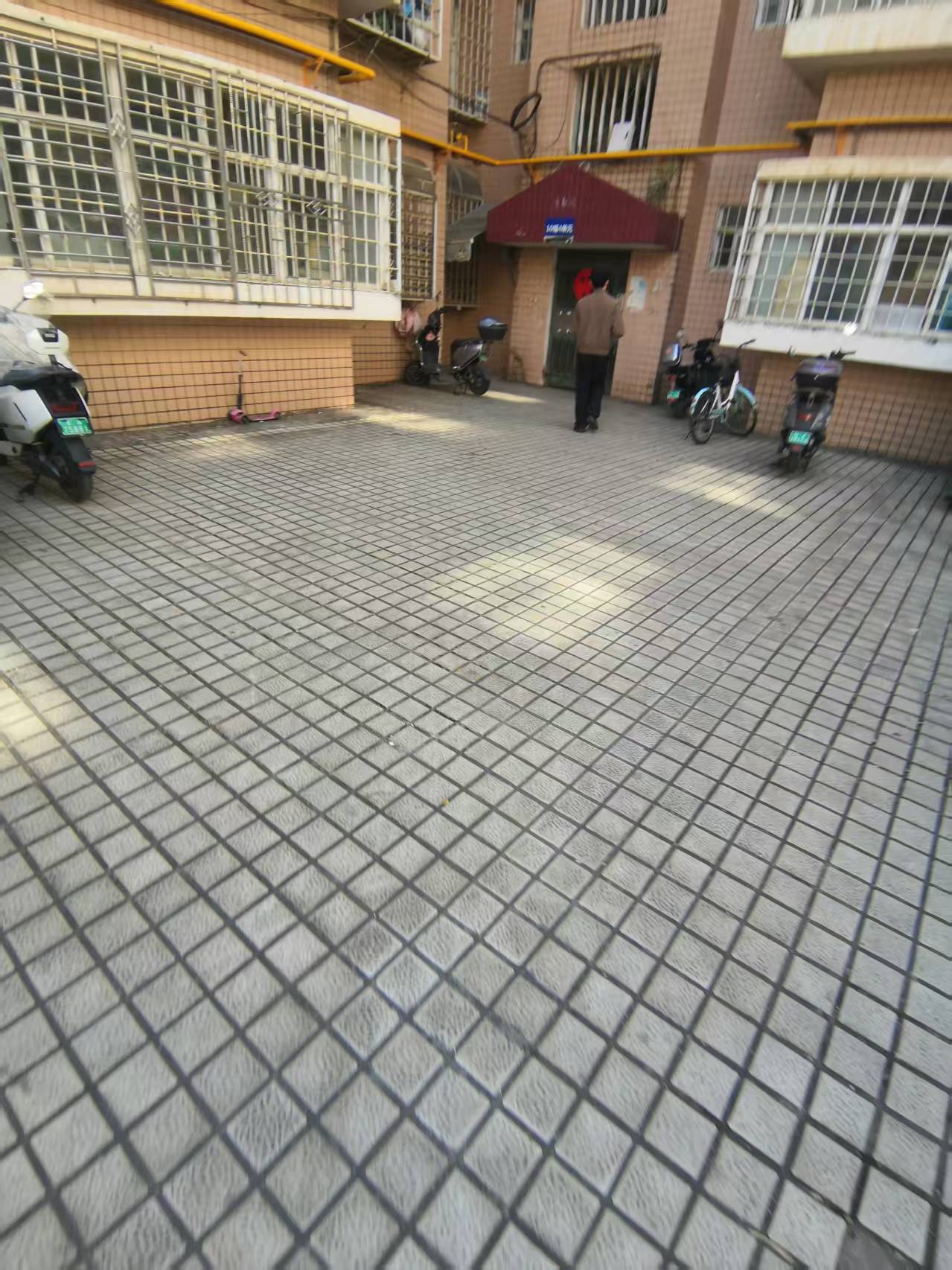 五华区 安全新村 2室2厅1卫 86.94㎡ 朝北 精装 56万 - 图片1